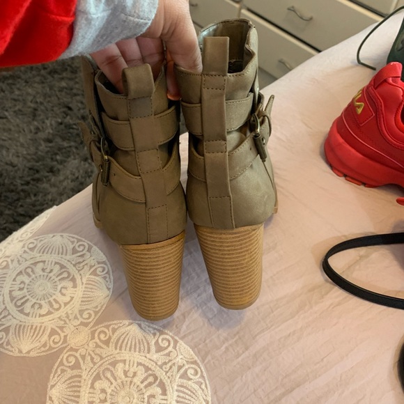 Heels - Picture 2 of 5